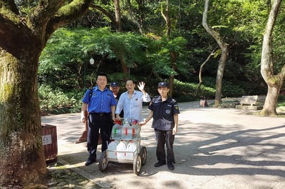 西湖景區(qū)提醒,高溫游覽戶外景點需謹(jǐn)防中暑